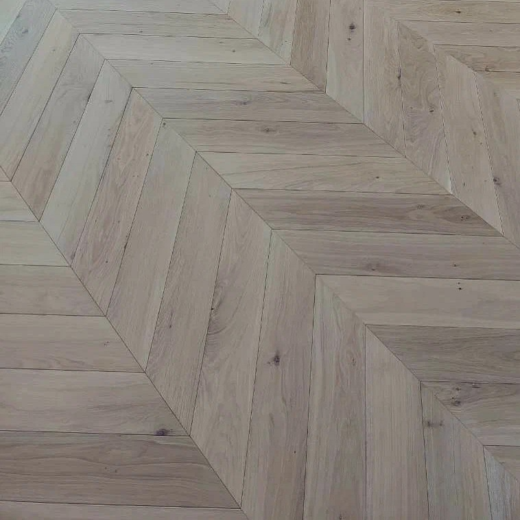Дуб Натур 590х120х15/3 французская ёлочка